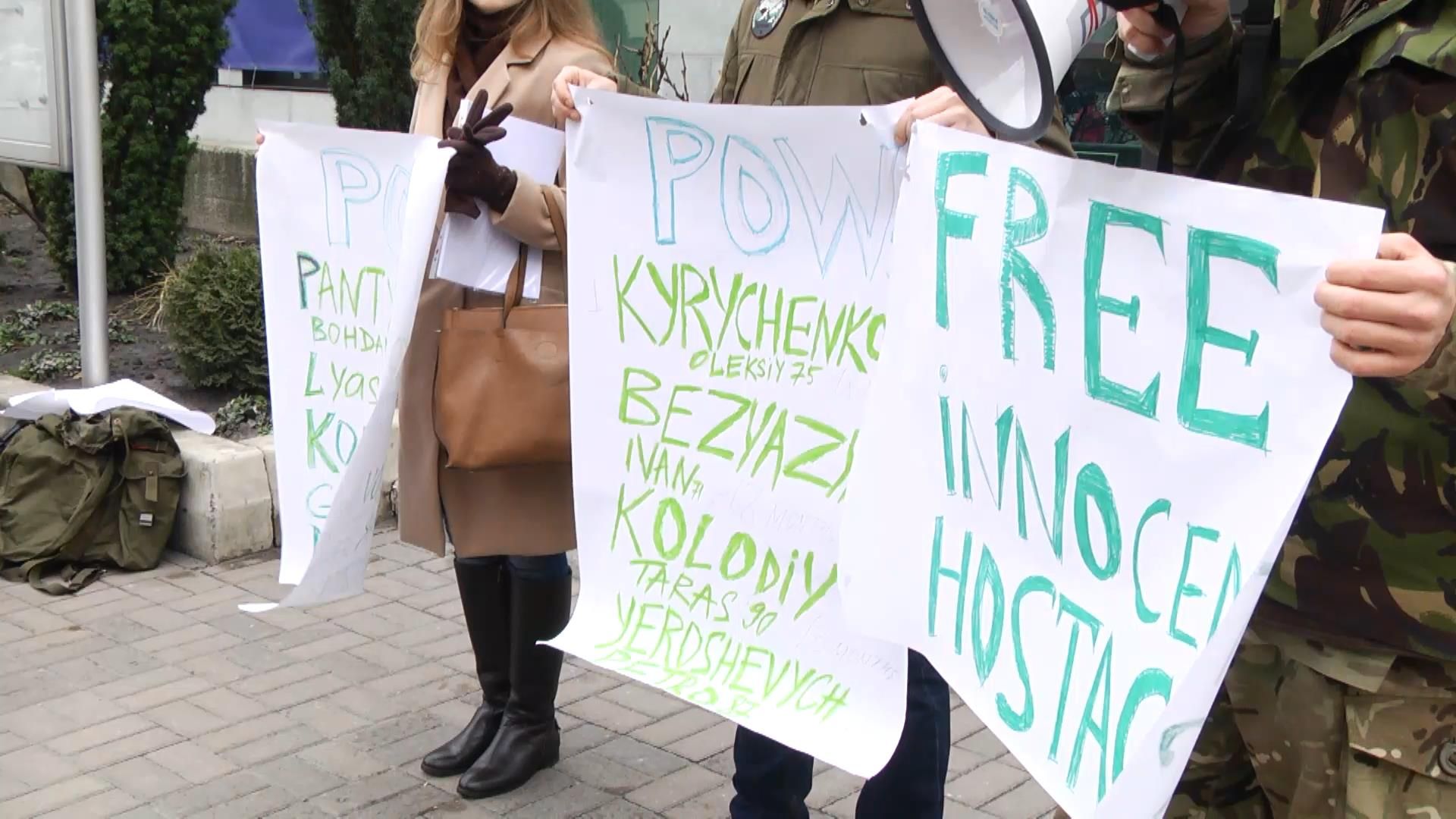 Активист жестко ответил Штайнмайеру на предложение выборов на Донбассе Активист жестко ответил Штайнмайеру на предложение выборов на Донбассе