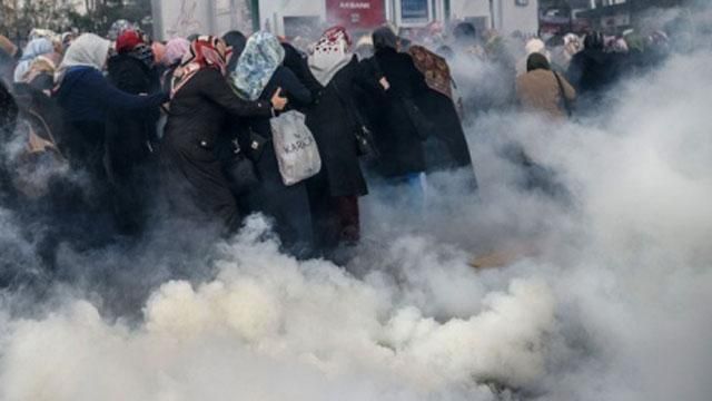 В Стамбуле полиция разогнала демонстрантов газом и пулями