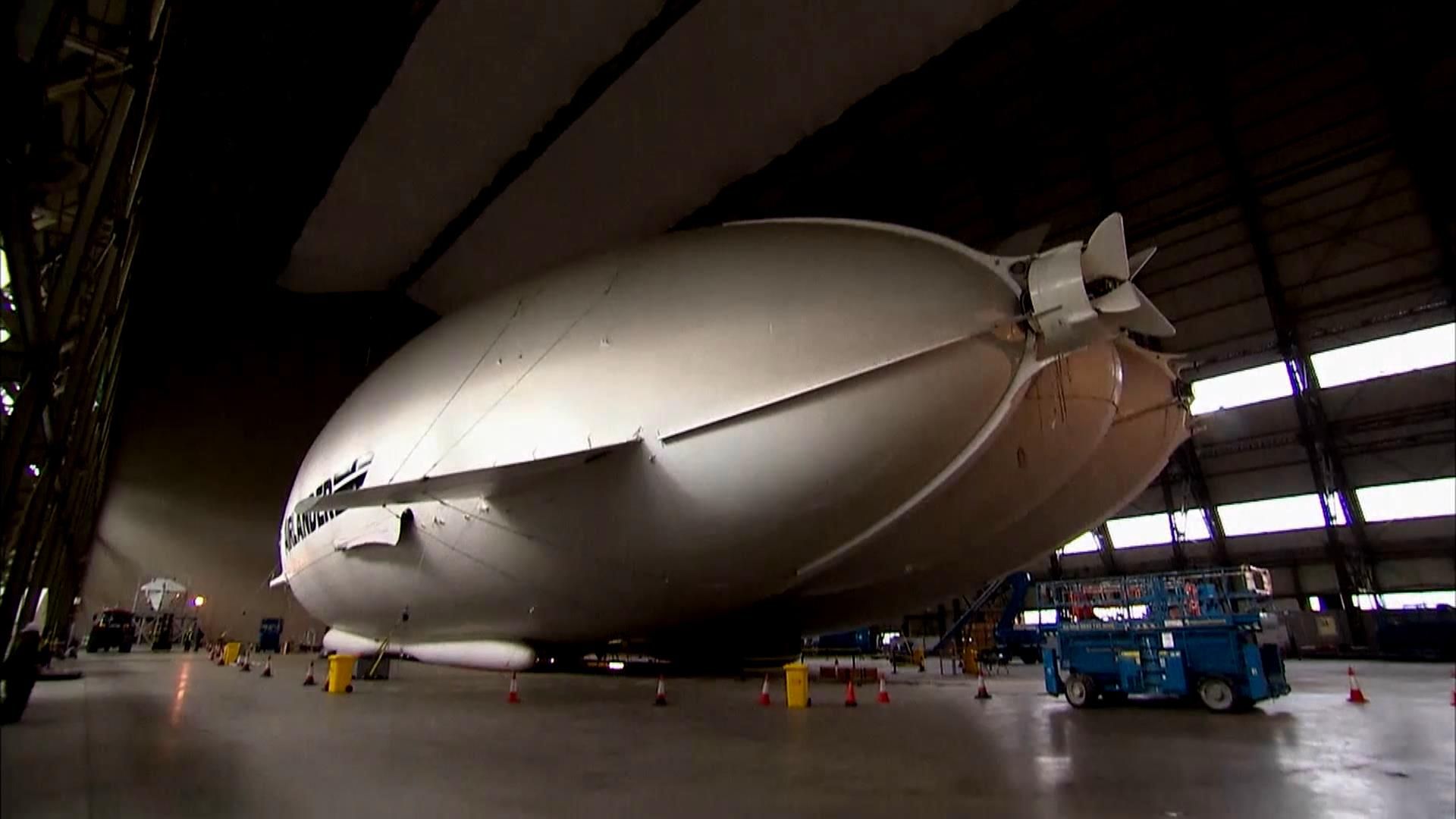 Найбільший літальний апарат у світі готують до першого польоту Найбільший літальний апарат у світі готують до першого польоту