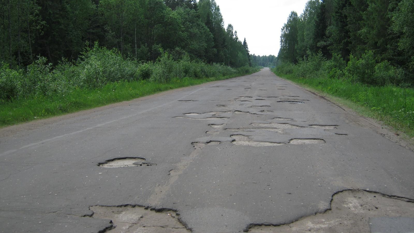 Яценюк розповів, де ремонтуватимуть дороги у 2016 році