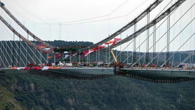 В Турции похвастались новым мостом через пролив