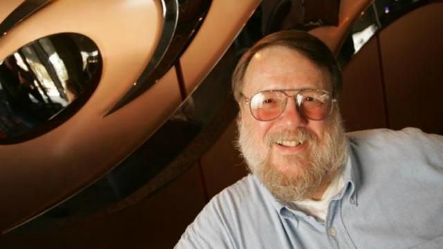 Помер винахідник електронної пошти Помер винахідник електронної пошти