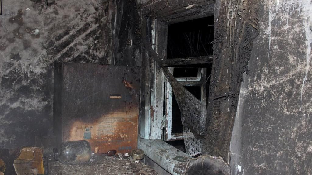 Депутат показав свій будинок після підпалу