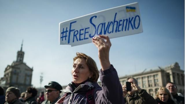 У Росії затримали журналістів, які показували суд над Савченко 