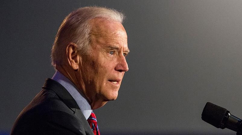 Байден заявив про явне порушення Росією Мінських домовленостей Байден заявив про явне порушення Росією Мінських домовленостей