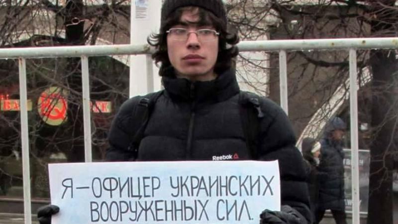 Москвичи обозвали сына "бандеровцем" и выгнали из дома, потому что он поддержал Савченко