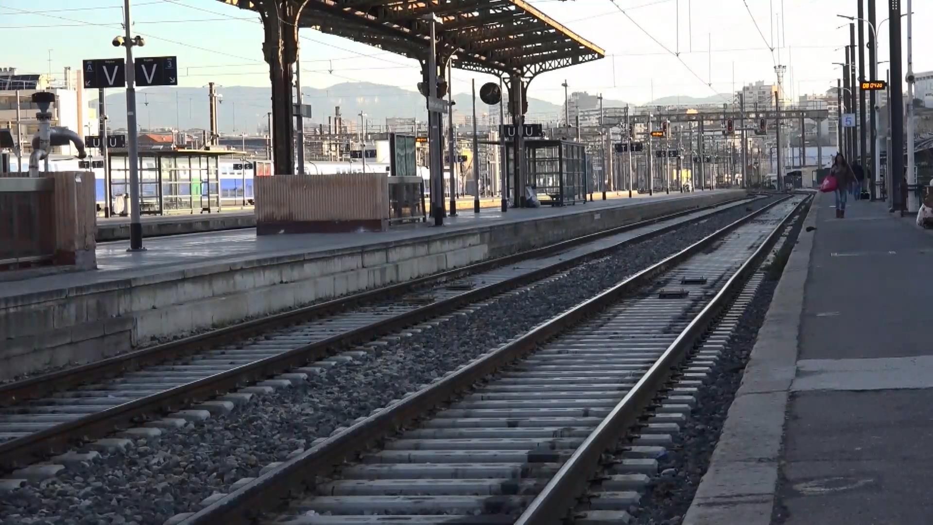 У Франції спалахнули масові протести: студенти і профспілки вивели тисячі людей
У Франції спалахнули масові протести: студенти і профспілки вивели тисячі людей