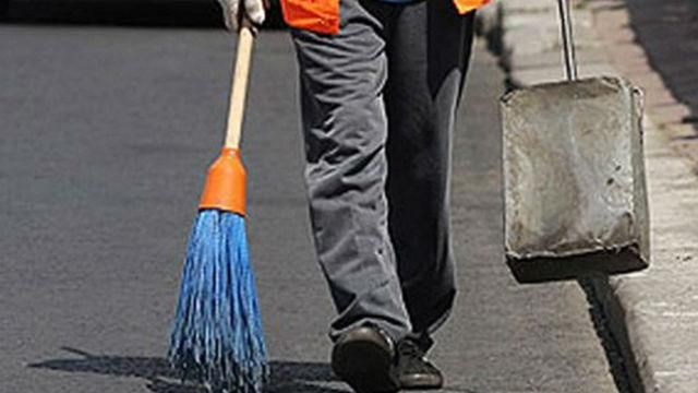 Водитель избил старого дворника, поскольку тот сделал ему замечание Водитель избил старого дворника, поскольку тот сделал ему замечание