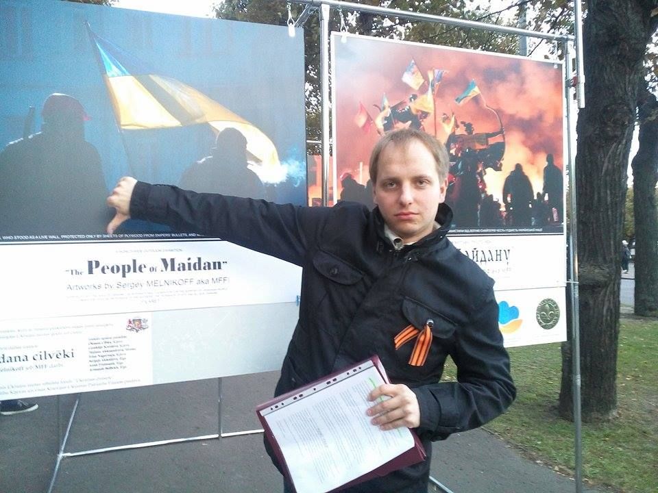 "Новорос" із Латвії відбувся легким штрафом за псування виставки "Люди Майдану"