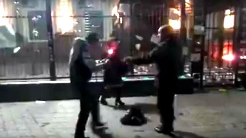 Вночі російське посольство атакували Коктейлями Молотова Вночі російське посольство атакували Коктейлями Молотова