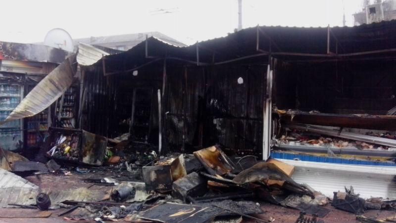 Серьезный пожар вспыхнул возле станции метро в Киеве Серьезный пожар вспыхнул возле станции метро в Киеве