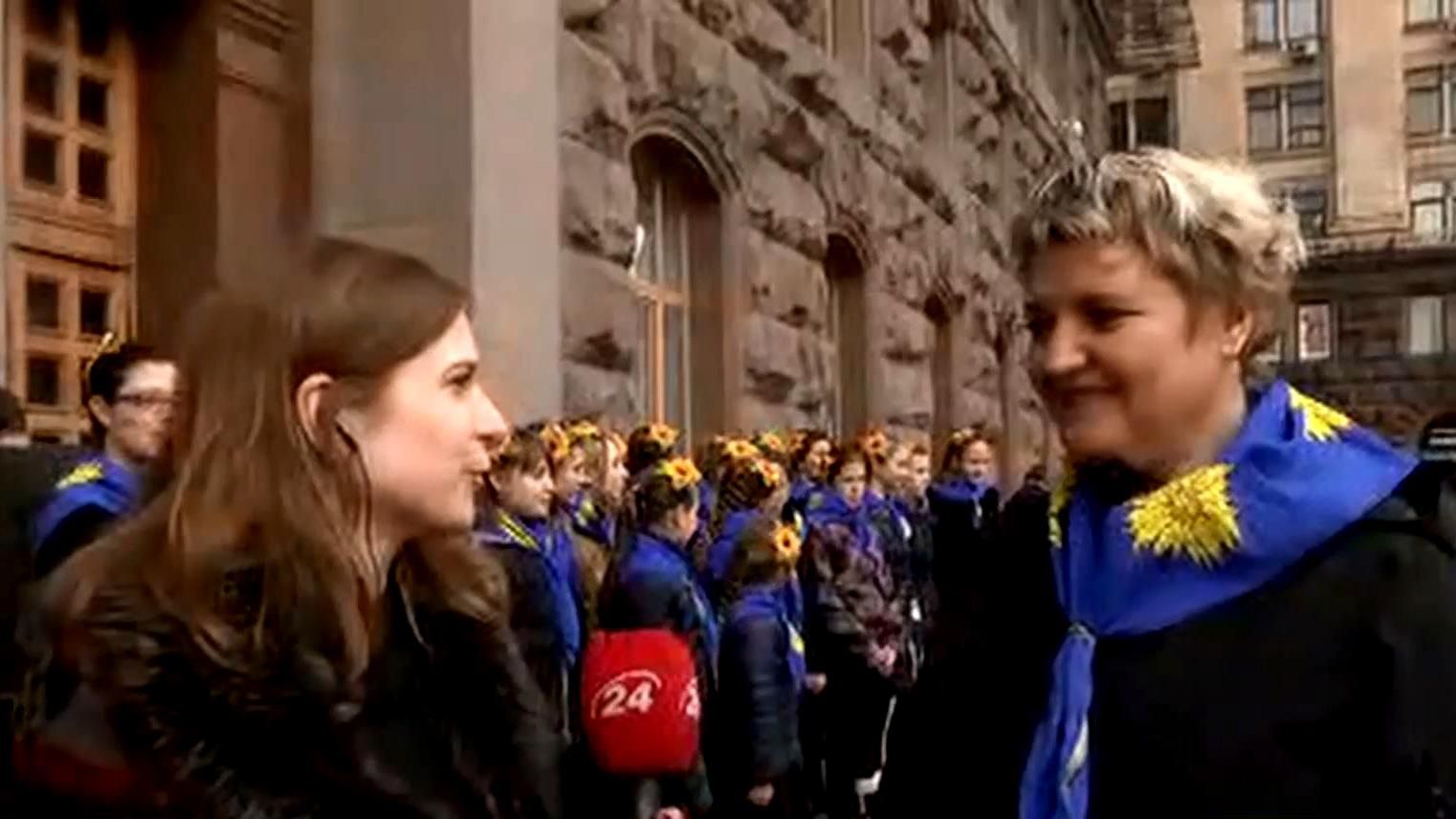 Співочий флешмоб до дня українського гімну влаштували у Києві Співочий флешмоб до дня українського гімну влаштували у Києві