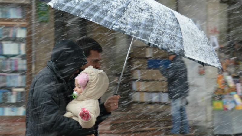 Зима атакує. В Україну повертаються заморозки і мокрий сніг Зима атакує. В Україну повертаються заморозки і мокрий сніг