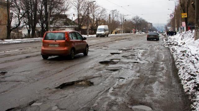 В уряді назвали суму, яку виділять на українські дороги В уряді назвали суму, яку виділять на українські дороги