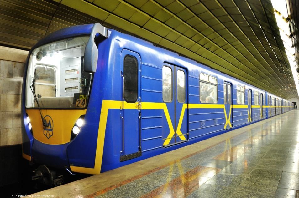 100 вагонів метро закупили з порушеннями, – контрольна комісія Київради