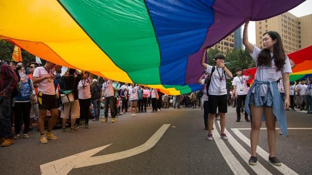 У Яценюка заговорили о легализации однополых браков (Документ) У Яценюка заговорили о легализации однополых браков (Документ)