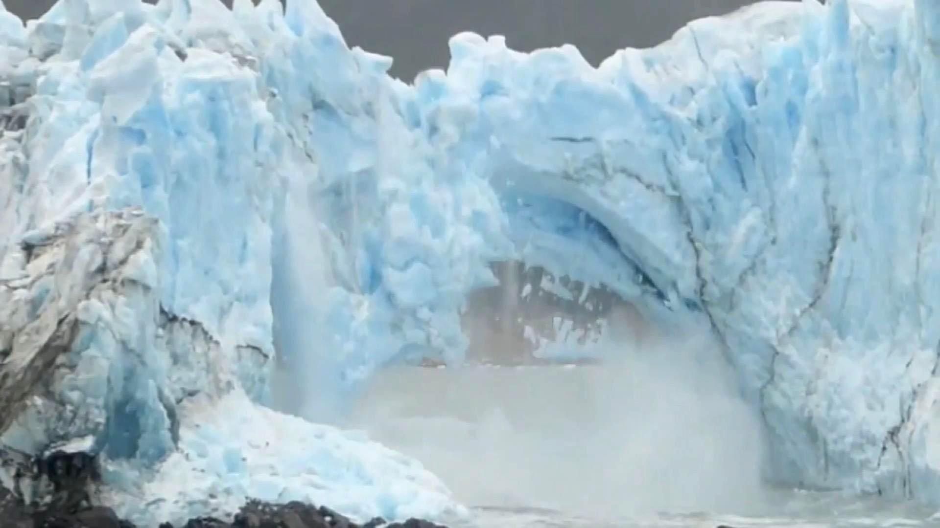 Знаменитий льодовик обвалився в Аргентині