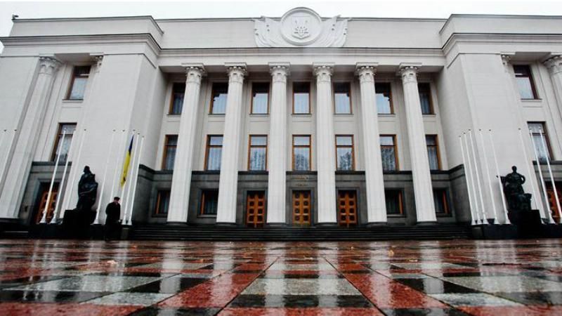 Помічникам нардепів хочуть суттєво збільшити зарплату Помічникам нардепів хочуть суттєво збільшити зарплату