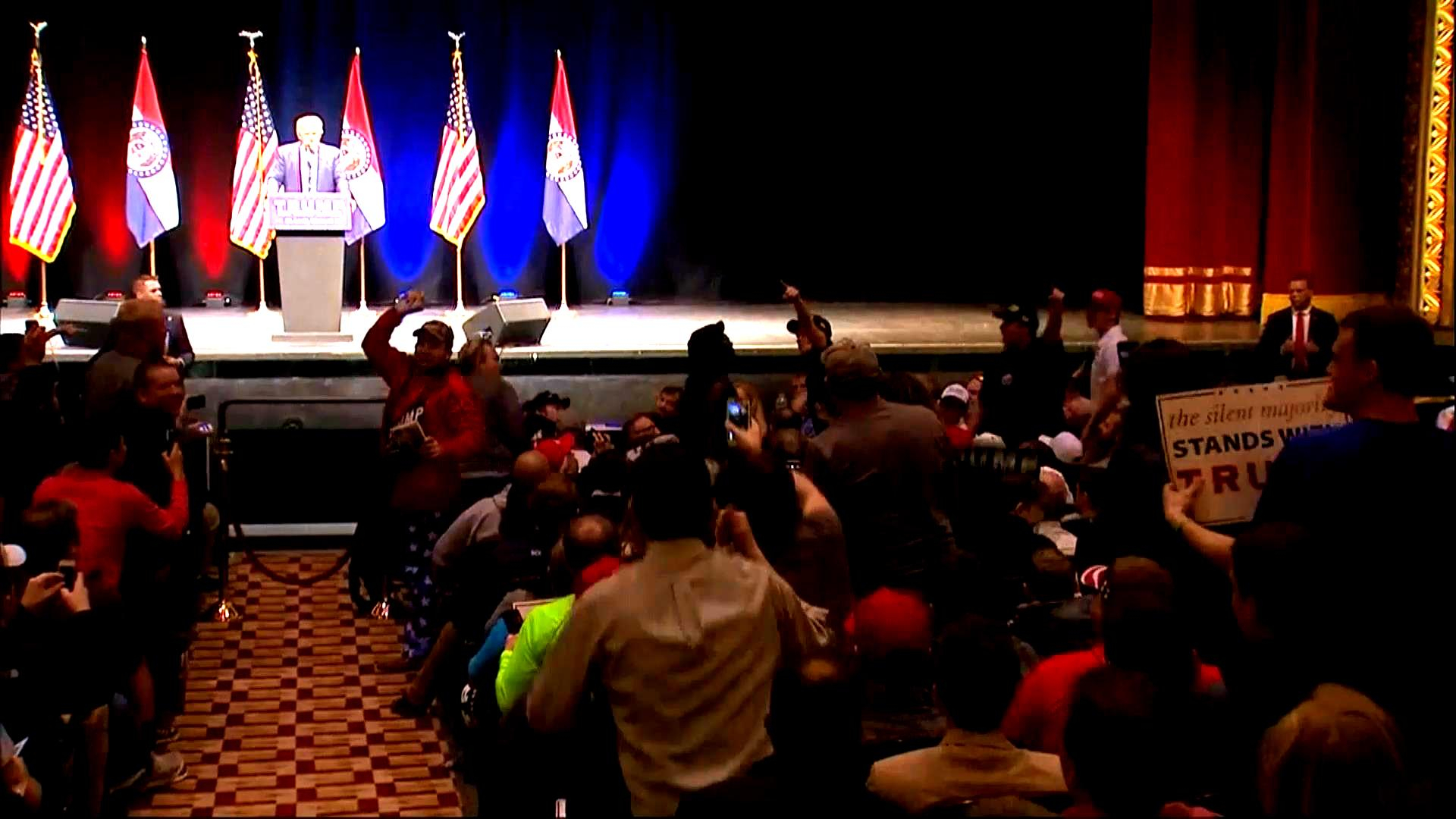 В США началась масштабная драка из-за кандидата в президенты