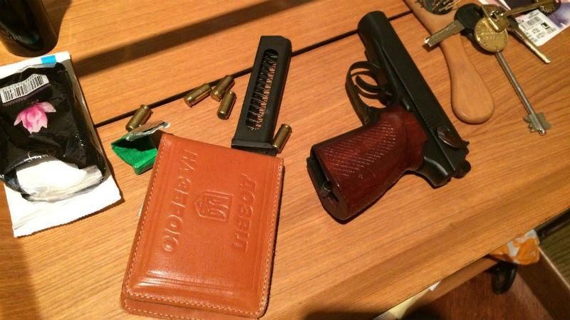 Мужчина обстрелял полицейских и прохожих в Киеве Мужчина обстрелял полицейских и прохожих в Киеве