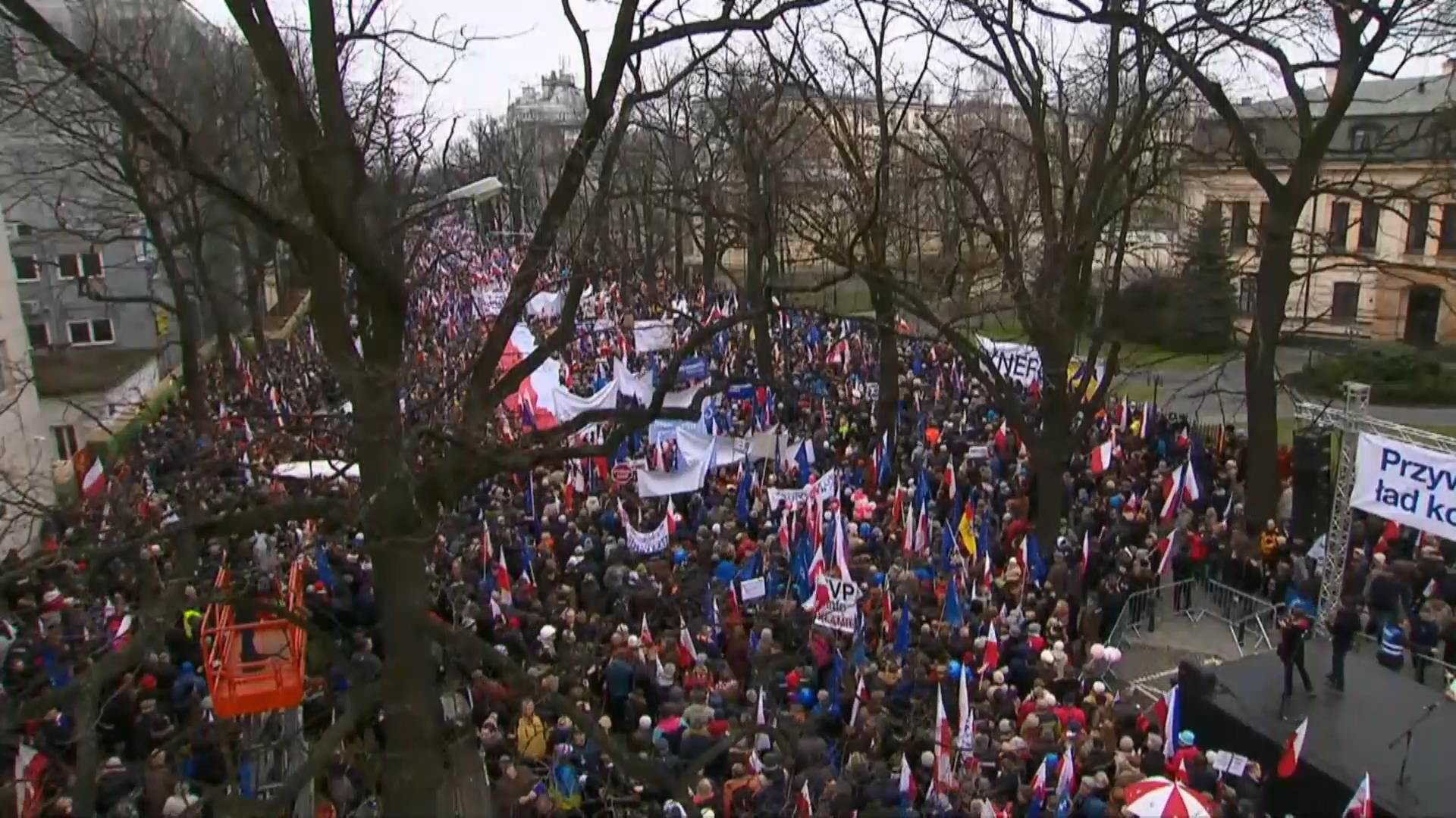 50 тисяч поляків вийшли захищати Конституційний суд