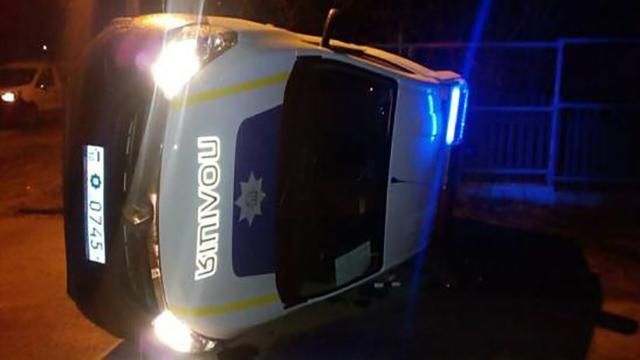 П'яний водій протаранив поліцейське авто: постраждав патрульний 