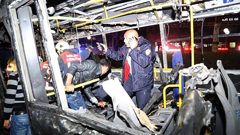 З’явилися фото наслідків кривавого теракту в Туреччині (18+) З’явилися фото наслідків кривавого теракту в Туреччині (18+)