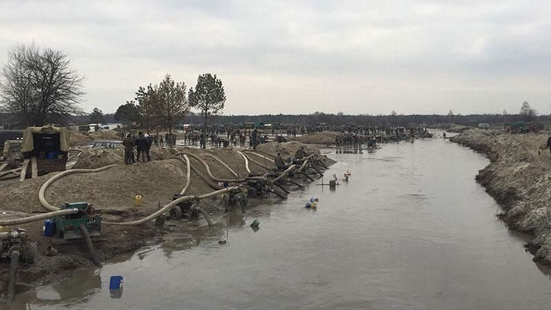 Бурштиновий апокаліпсис під Рівним: з'явилося шокуюче відео Бурштиновий апокаліпсис під Рівним: з'явилося шокуюче відео