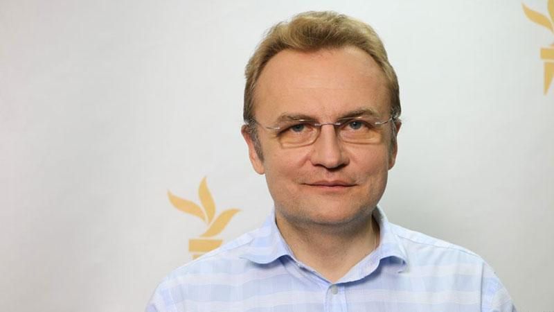 Садовий пішов на зустріч з Порошенком і скликає фракцію Садовий пішов на зустріч з Порошенком і скликає фракцію