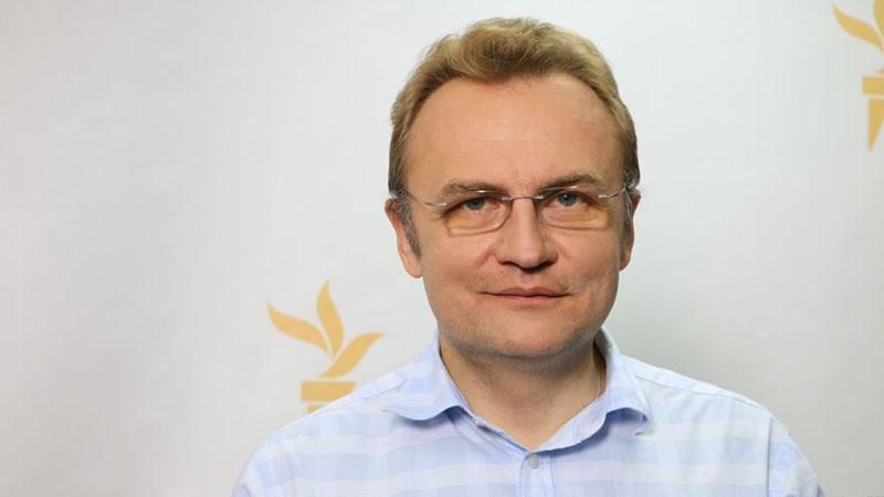 Садовий пішов на зустріч з Порошенком і скликає фракцію