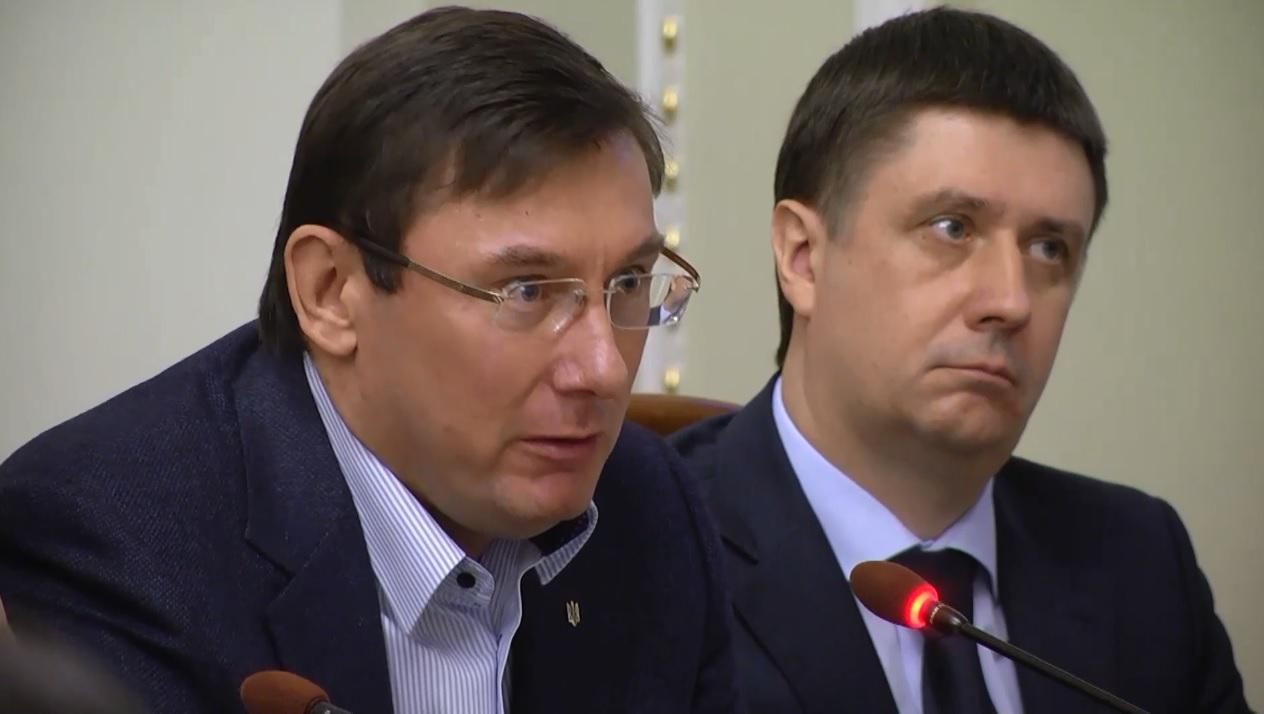 У "Народного Фронта" есть два варианта выхода из политического кризиса У "Народного Фронта" есть два варианта выхода из политического кризиса