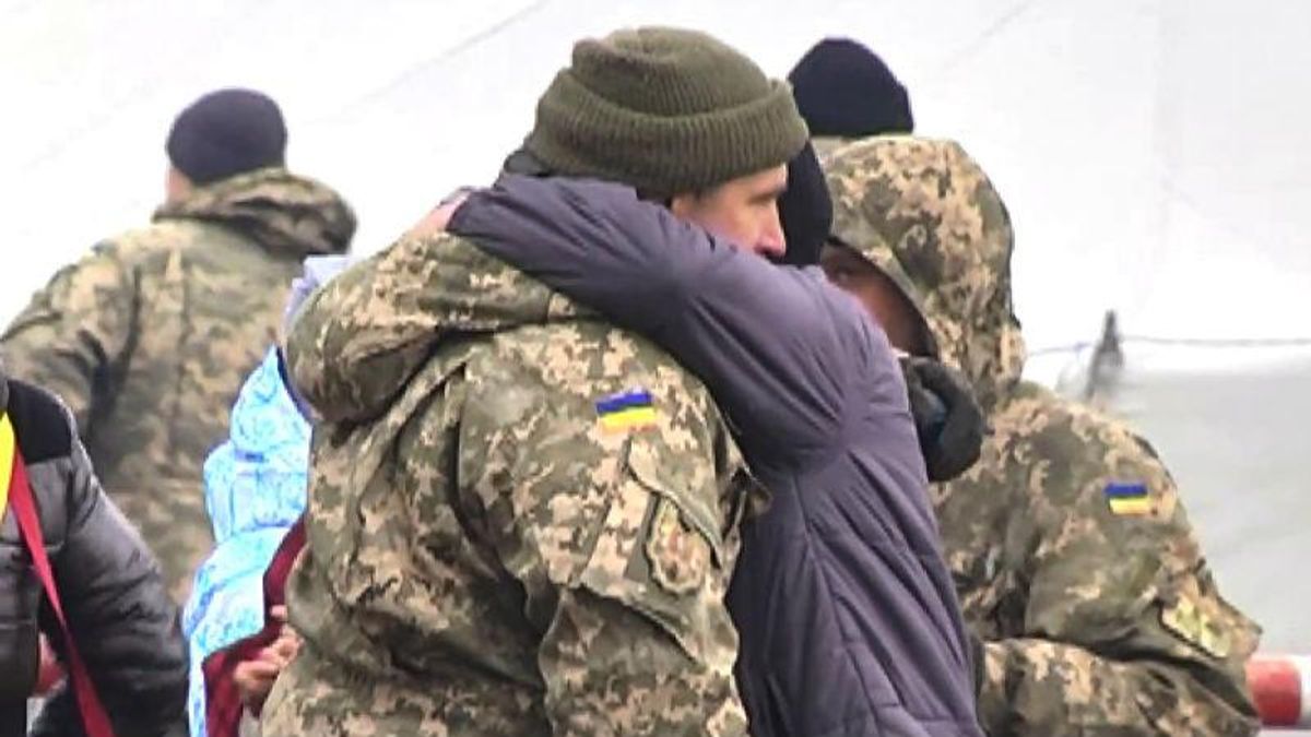 Бойцы легендарной 93-й бригады вернулись домой