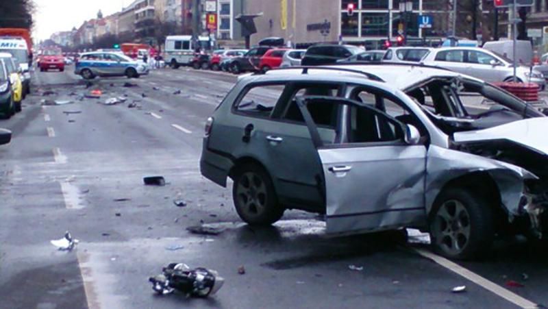 У Берліні під час руху вибухнув автомобіль: людей з квартир поблизу просять залишатись вдома