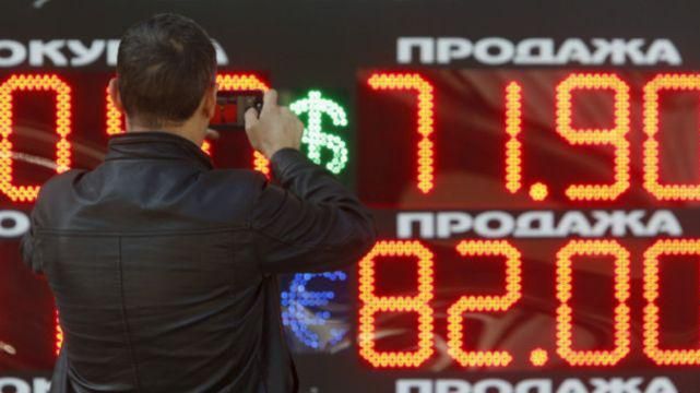 Російський рубль не витримав чергового падіння нафти