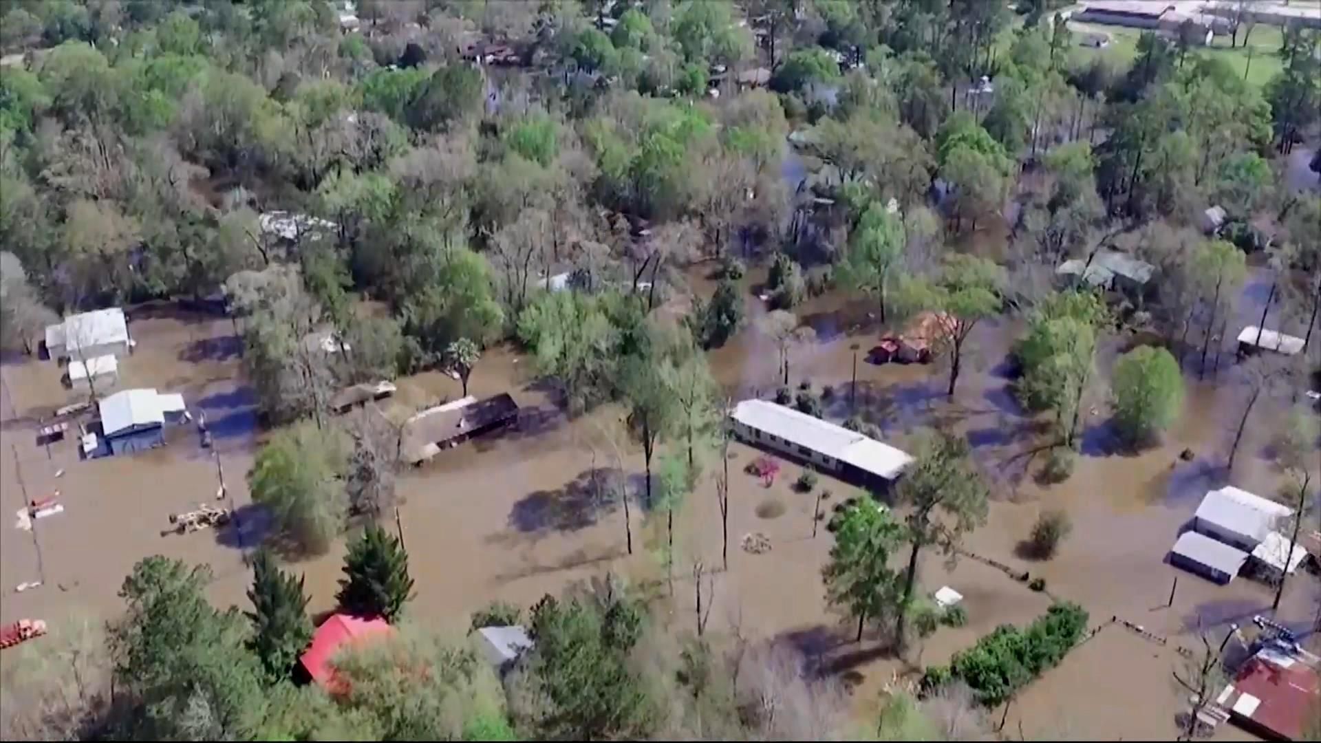 Мощное наводнение в США унесло около 10 жизней