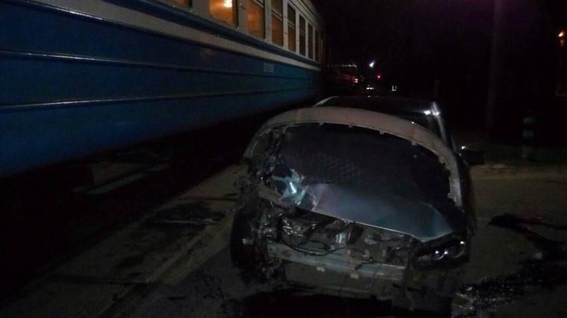 Суворий Харків: іномарка протаранила потяг на ходу