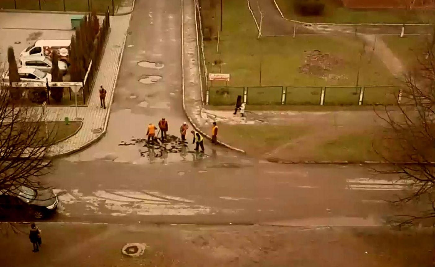 Цікаві технології: як у Луцьку латають дороги Цікаві технології: як у Луцьку латають дороги