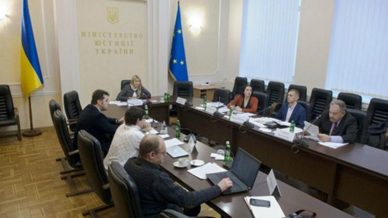 Комиссия НАПК не услышала Порошенко и ушла, так и не избрав членов