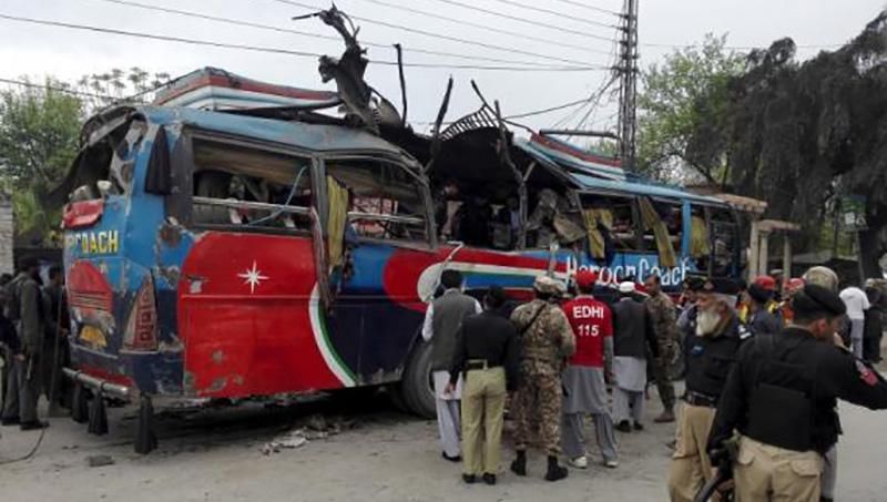 Автобус с госслужащими взорвался в Пакистане: много погибших