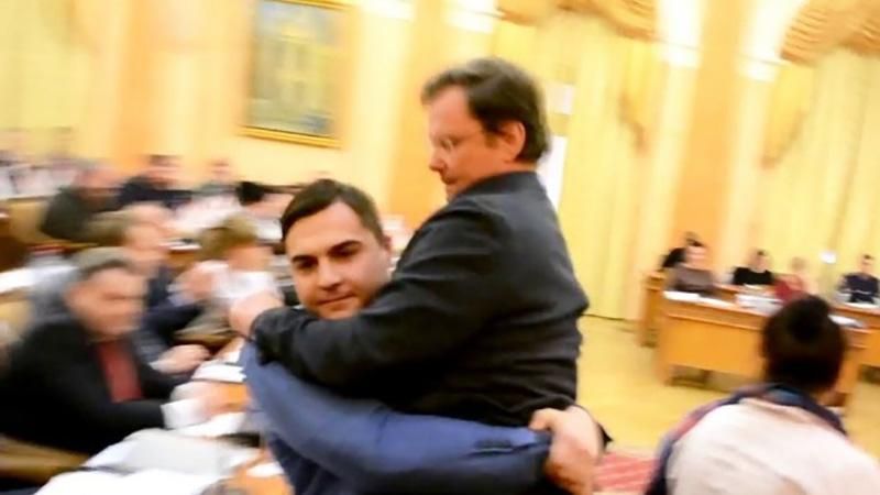 Імператор Палпатин виніс на руках заступника Саакашвілі Імператор Палпатин виніс на руках заступника Саакашвілі