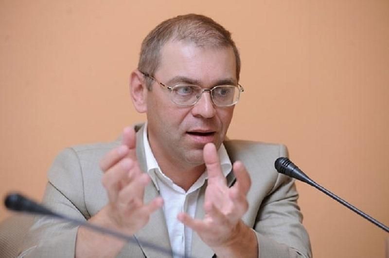 "Народний фронт" вимагає розглянути у четвер першим питання повернення мільярдів Януковича "Народний фронт" вимагає розглянути у четвер першим питання повернення мільярдів Януковича