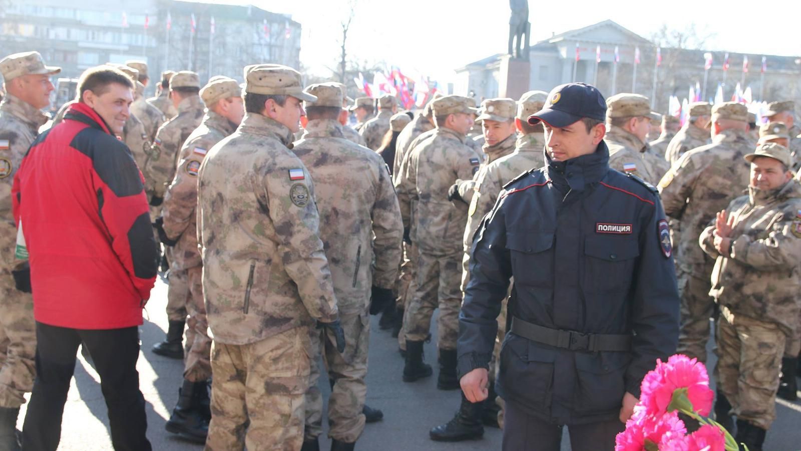 Металлоискатели, рамки и "казаки": как в Крыму отмечают годовщину аннексии