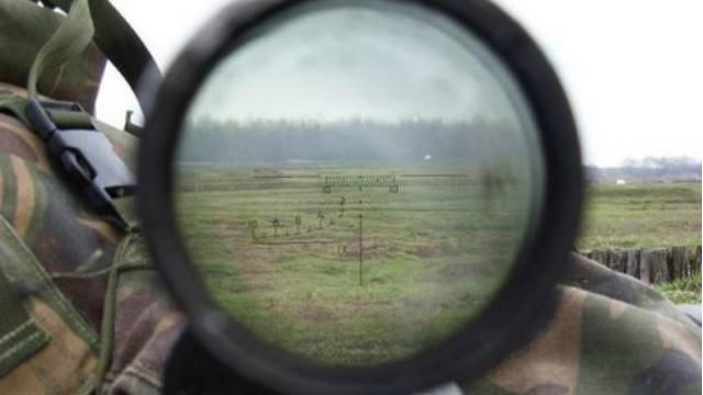 Снайпер боевиков убил украинского бойца в Авдеевке Снайпер боевиков убил украинского бойца в Авдеевке