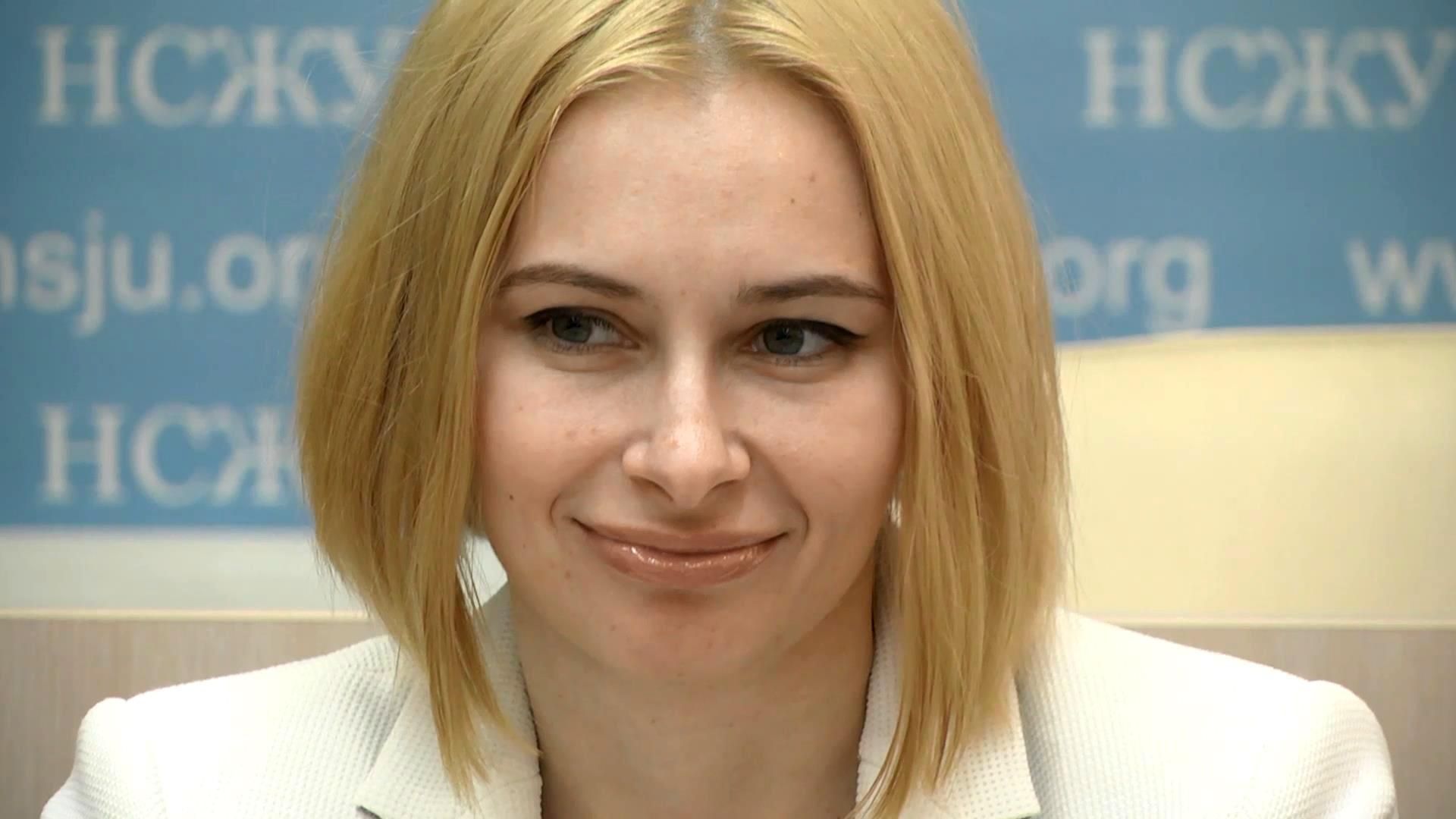 Зворушливе інтерв'ю: звільнена журналістка розповіла про перебування у полоні бойовиків Зворушливе інтерв'ю: звільнена журналістка розповіла про перебування у полоні бойовиків