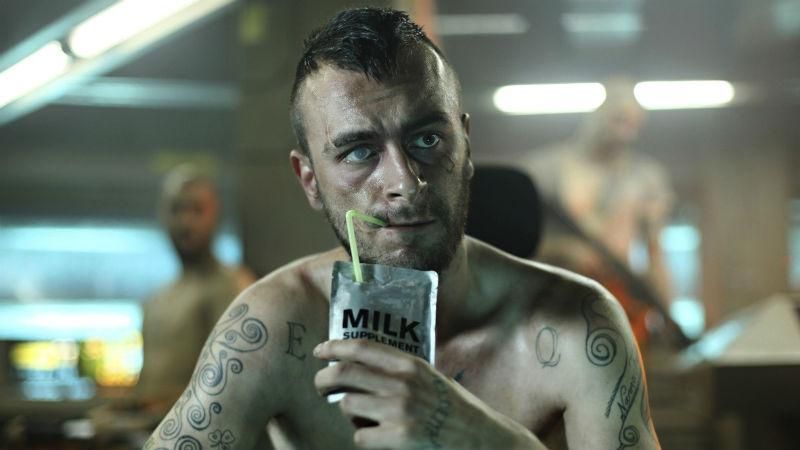 Фильм дня. "Напролом" – фантастическая история о побеге из космической тюрьмы Фильм дня. "Напролом" – фантастическая история о побеге из космической тюрьмы