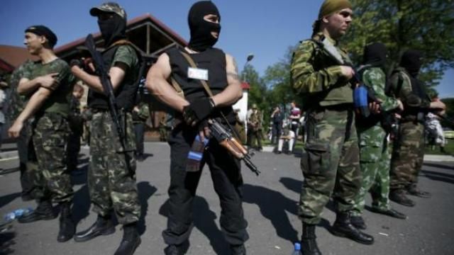 Полицейский помогал конвоировать пленных в Донецкой области