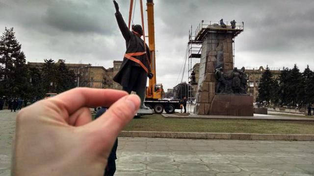 Як Ленін у Запоріжжі: за мотивами стійкого вождя вже складають дотепні приказки Як Ленін у Запоріжжі: за мотивами стійкого вождя вже складають дотепні приказки