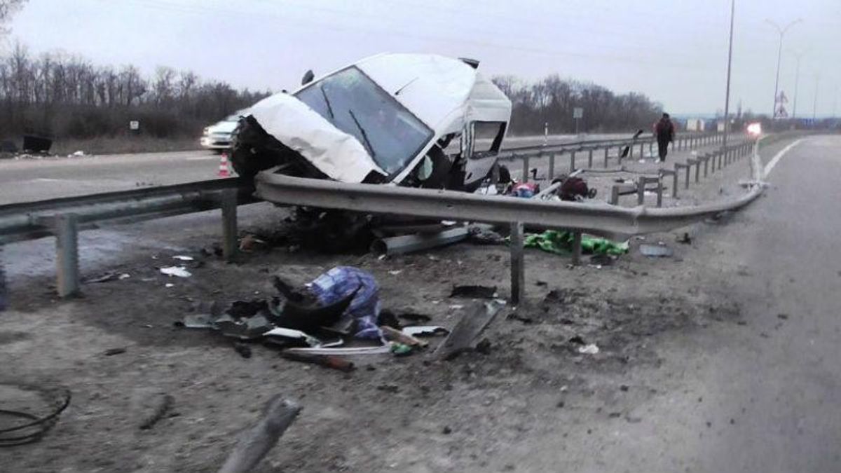 Под Полтавой разбился микроавтобус: много жертв и раненых Под Полтавой разбился микроавтобус: много жертв и раненых