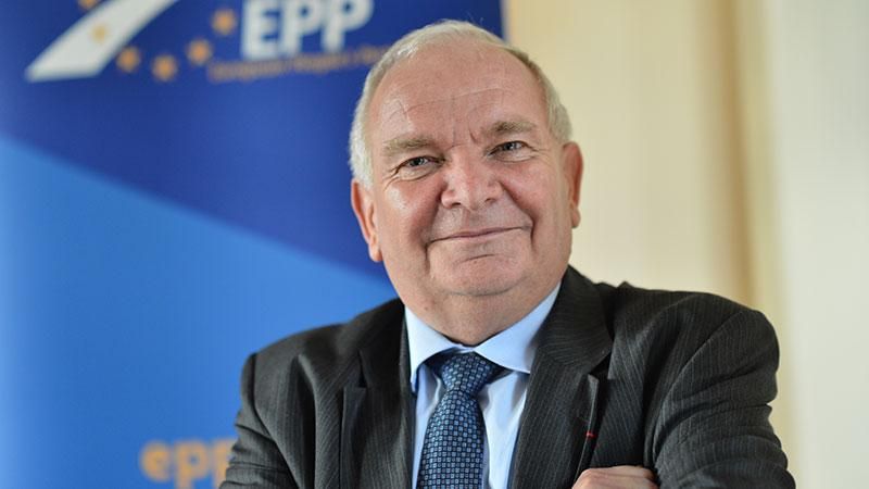 Европейская народная партия призывает отменить визы украинцам Европейская народная партия призывает отменить визы украинцам