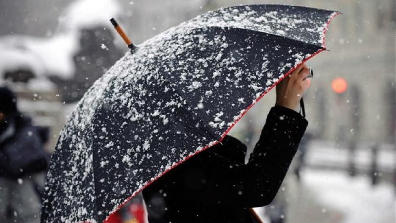 Синоптики прогнозують мокрий сніг та дощ майже по всій Україні